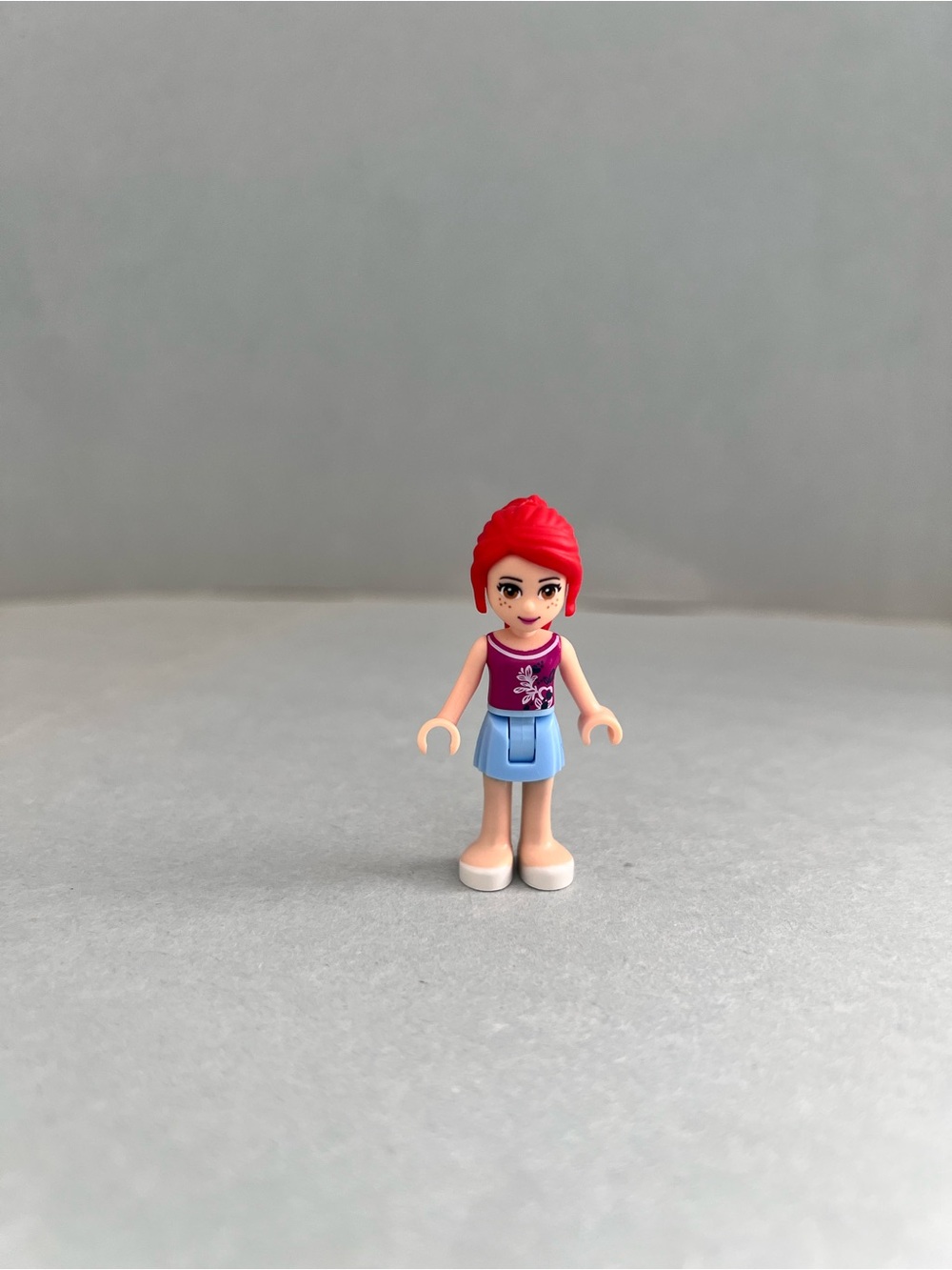 LEGO Friends Mia mini-doll figure